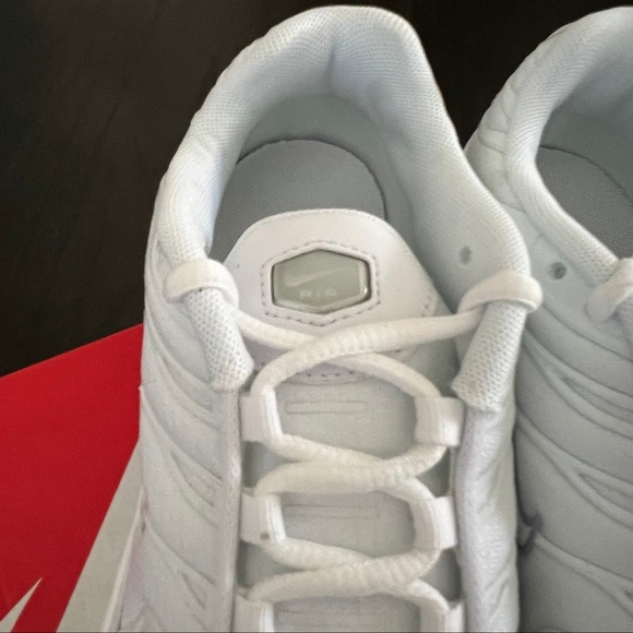 ✔️NIB✔️ NIKE Air Max Plus GS Triple White - Picture 7 of 11